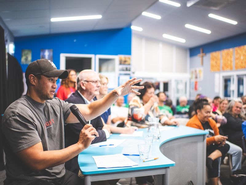 One judge Luke Fox asking questions about one of the pitches. Photo credit [@MarkisaStudios](https://www.instagram.com/markisastudios/).